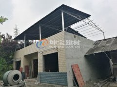 2019年夏天隔热好办法，平顶楼房上搭建合成树脂瓦遮阳棚